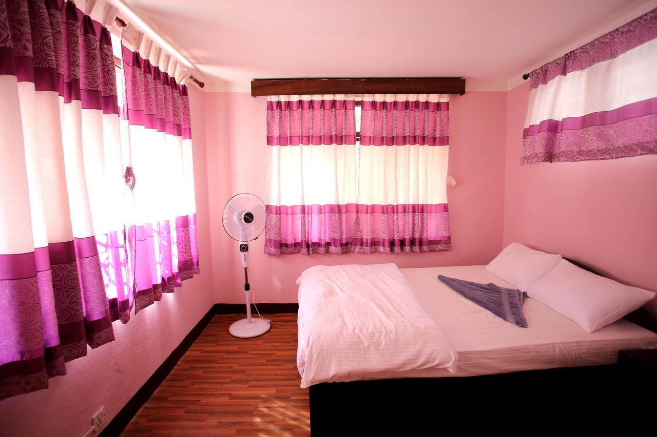 Mitra Garden Inn Katmandu Zewnętrze zdjęcie