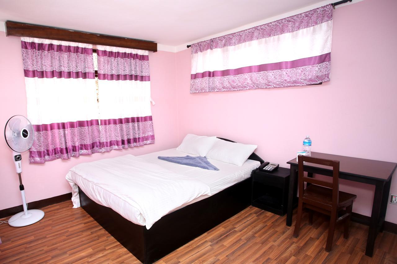 Mitra Garden Inn Katmandu Zewnętrze zdjęcie