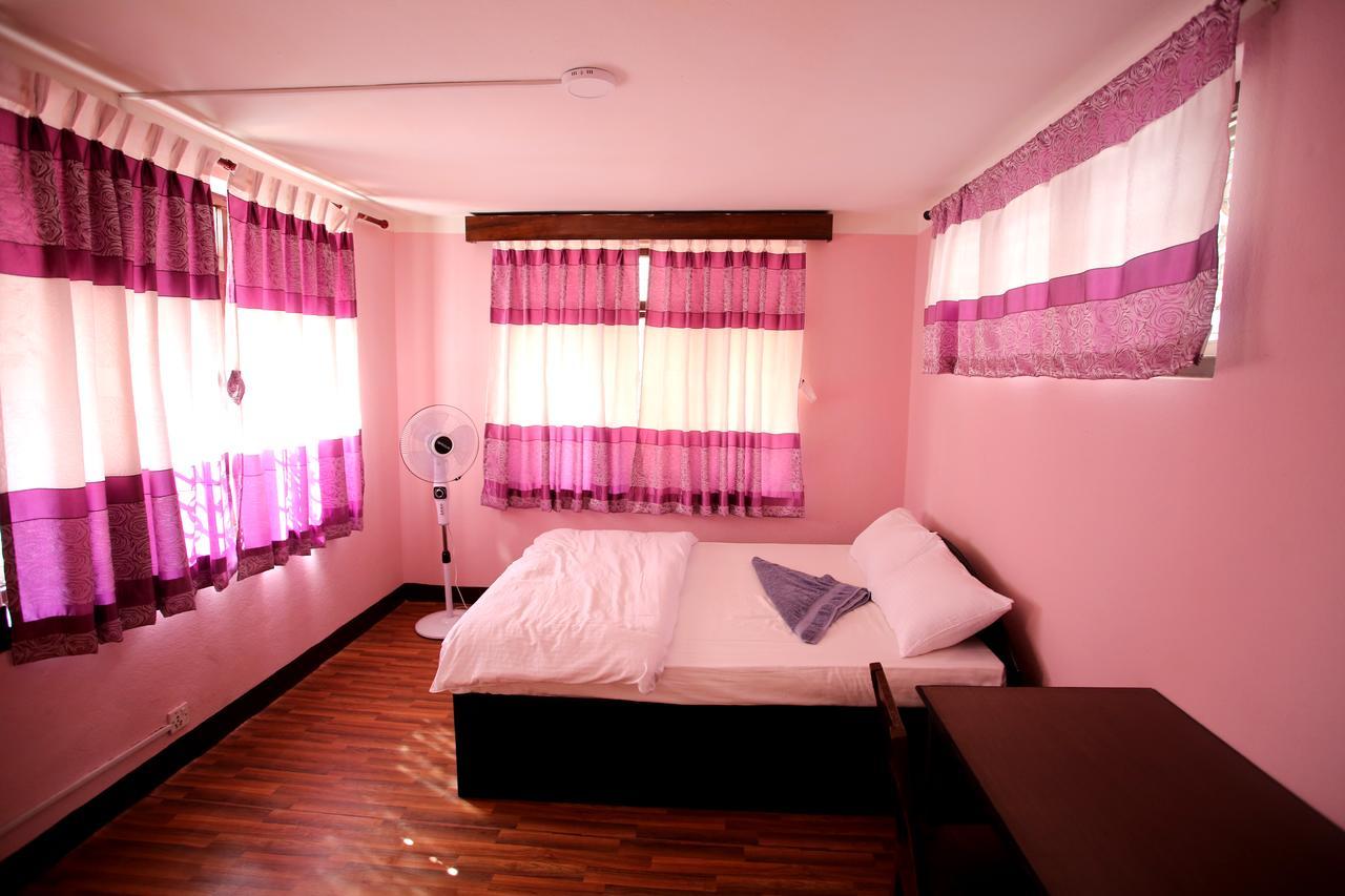 Mitra Garden Inn Katmandu Zewnętrze zdjęcie
