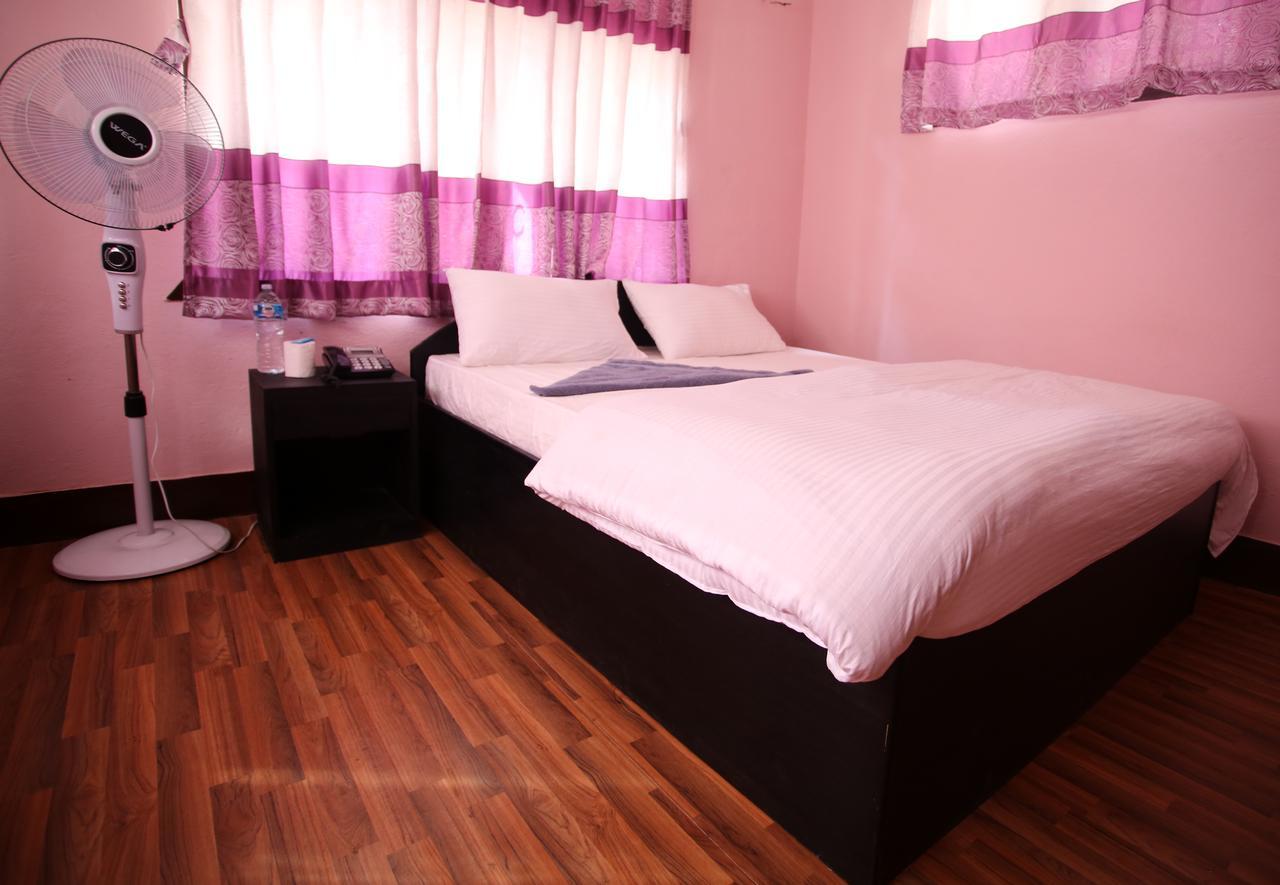 Mitra Garden Inn Katmandu Zewnętrze zdjęcie